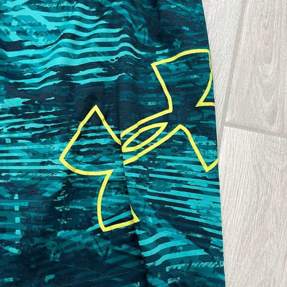 Under Armour Boy's LG Geometric Logo Print Athletic Shorts - Picture 2 of 4